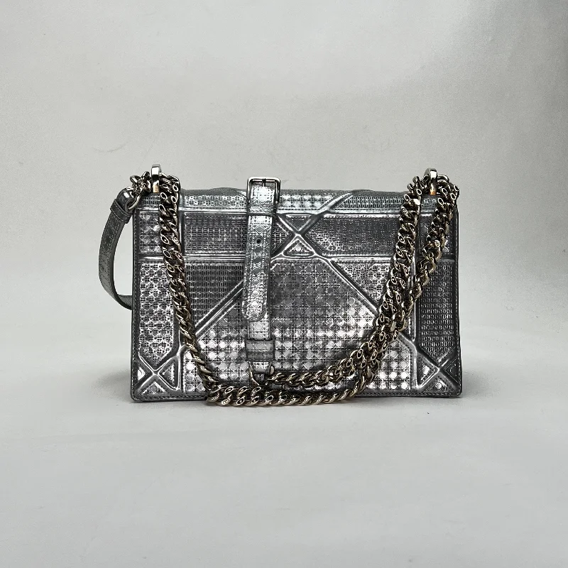 Diorama Medium Silver Shoulder Bag in Calfskin, Silver hardware